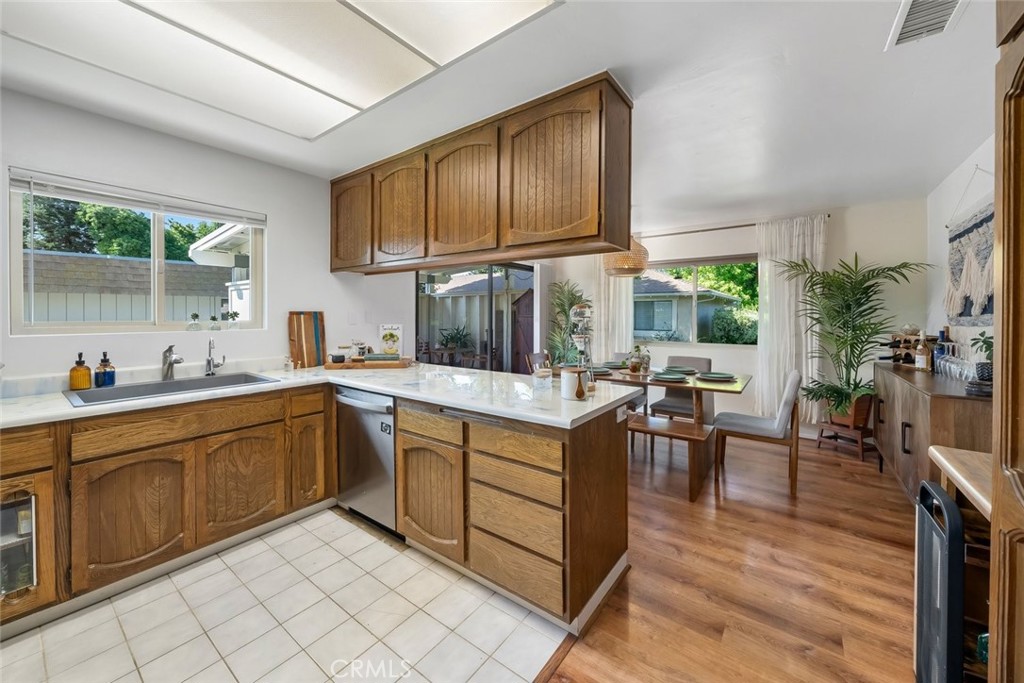 126 Flag Way, Unit B Paso Robles, CA 93446 - Photo 9 of 38 Kitchen
