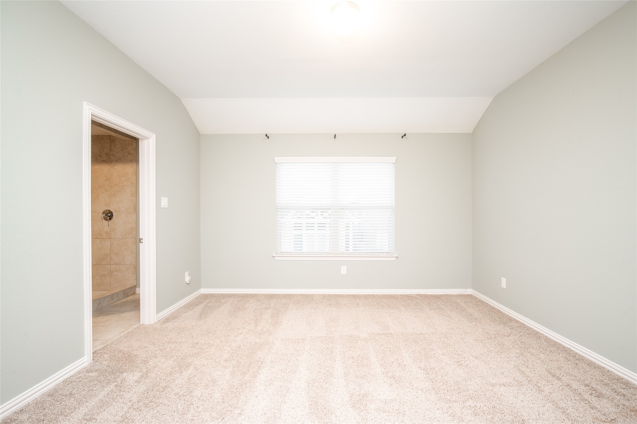 1826 Ryon Falls Drive Richmond, TX 77469 - Photo 25 of 35 an empty room with a window