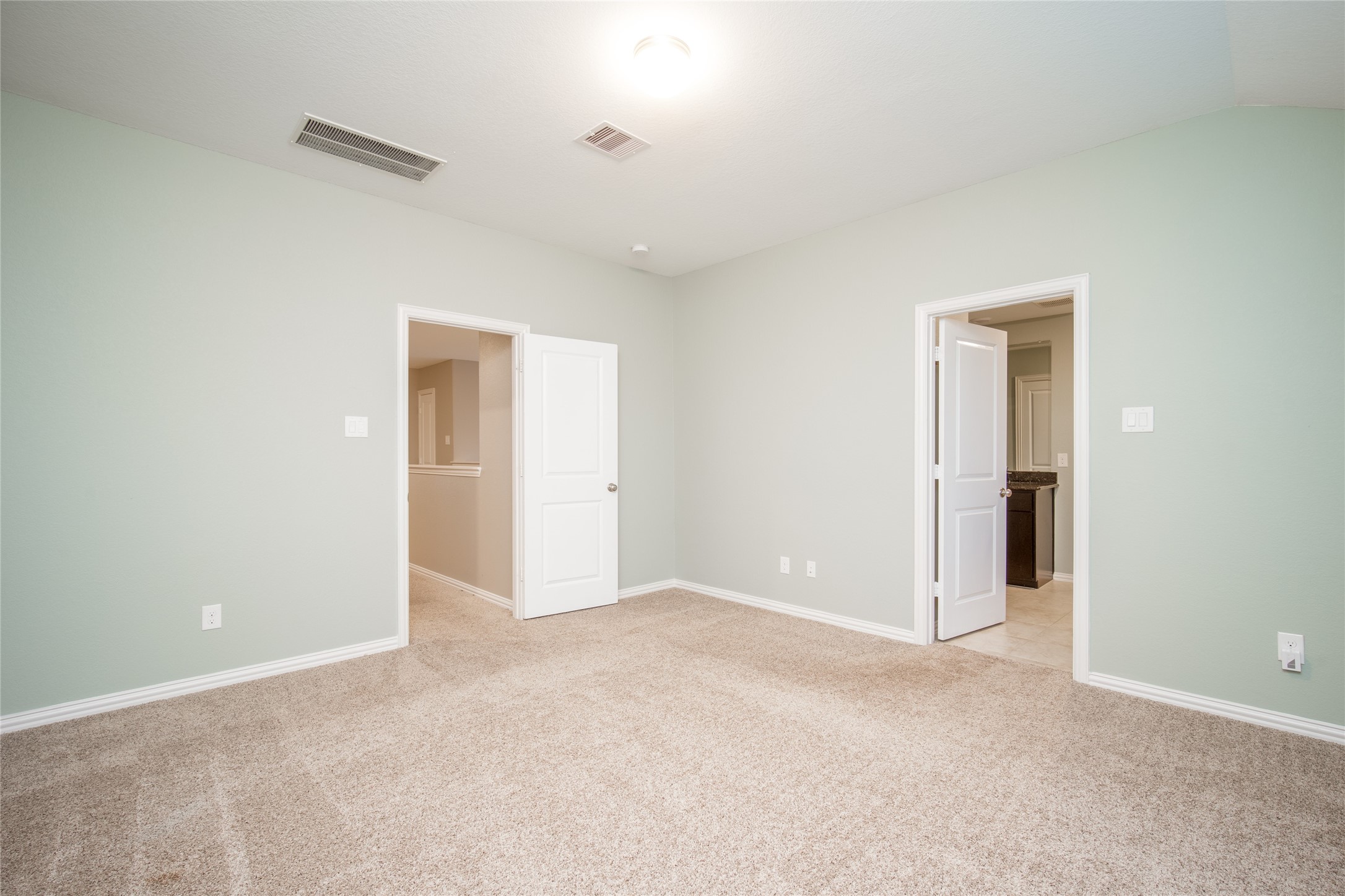 1826 Ryon Falls Drive Richmond, TX 77469 - Photo 26 of 35 a view of an empty room and closet