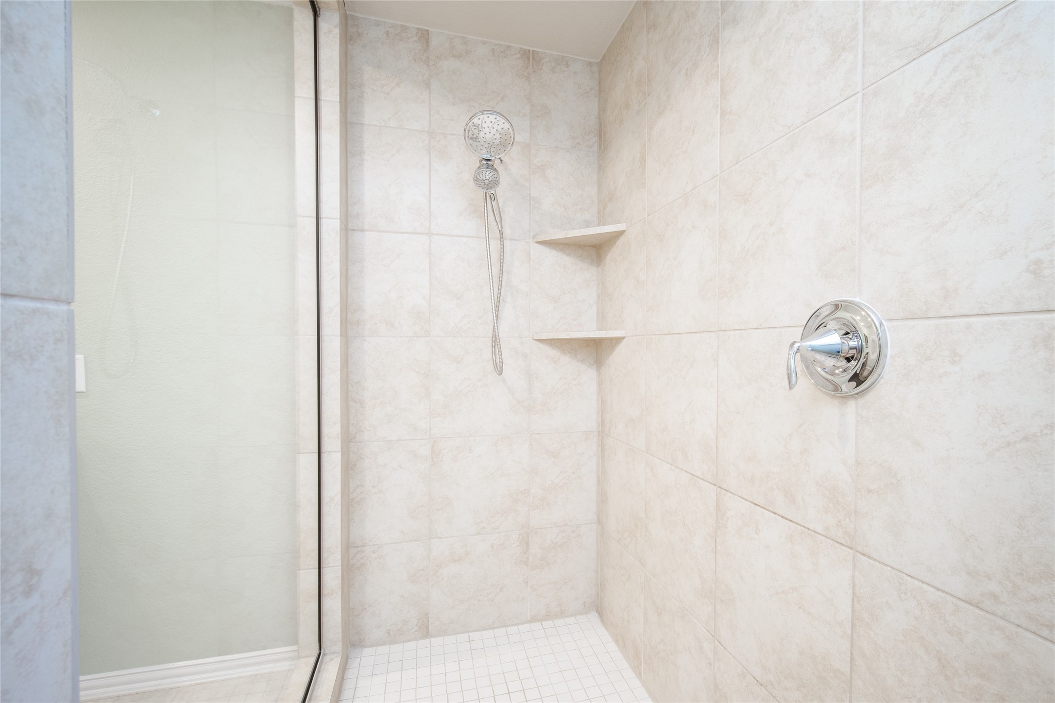 1826 Ryon Falls Drive Richmond, TX 77469 - Photo 27 of 35 a bathroom with a shower