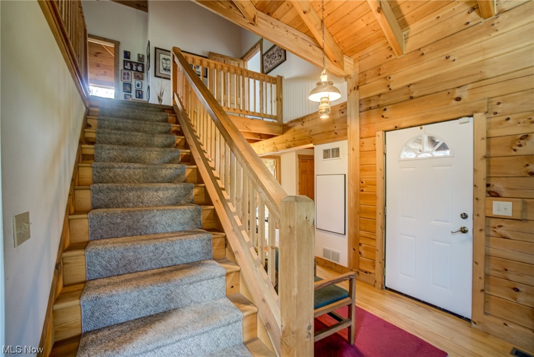 46069 Stewart Road Wellington, OH 44090 - Photo 10 of 29 Wood floored foyer e