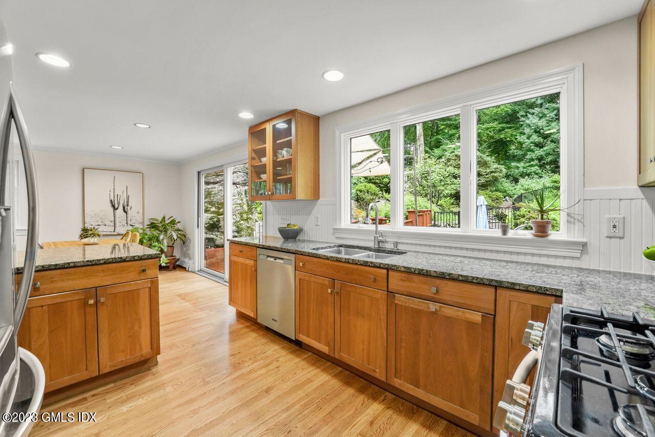 33 Deep Gorge Road Greenwich, CT 06831 - Photo 12 of 32 Kitchen