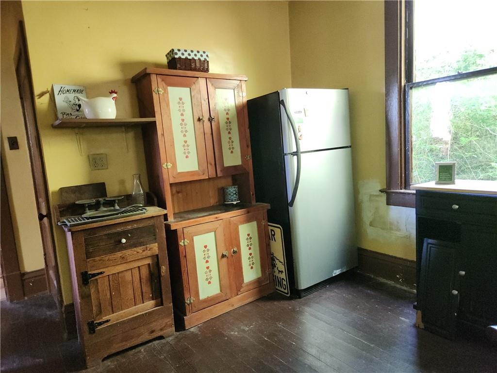 314 3rd Street Webster, PA 15087 - Photo 15 of 36 Extra cupboards are included.