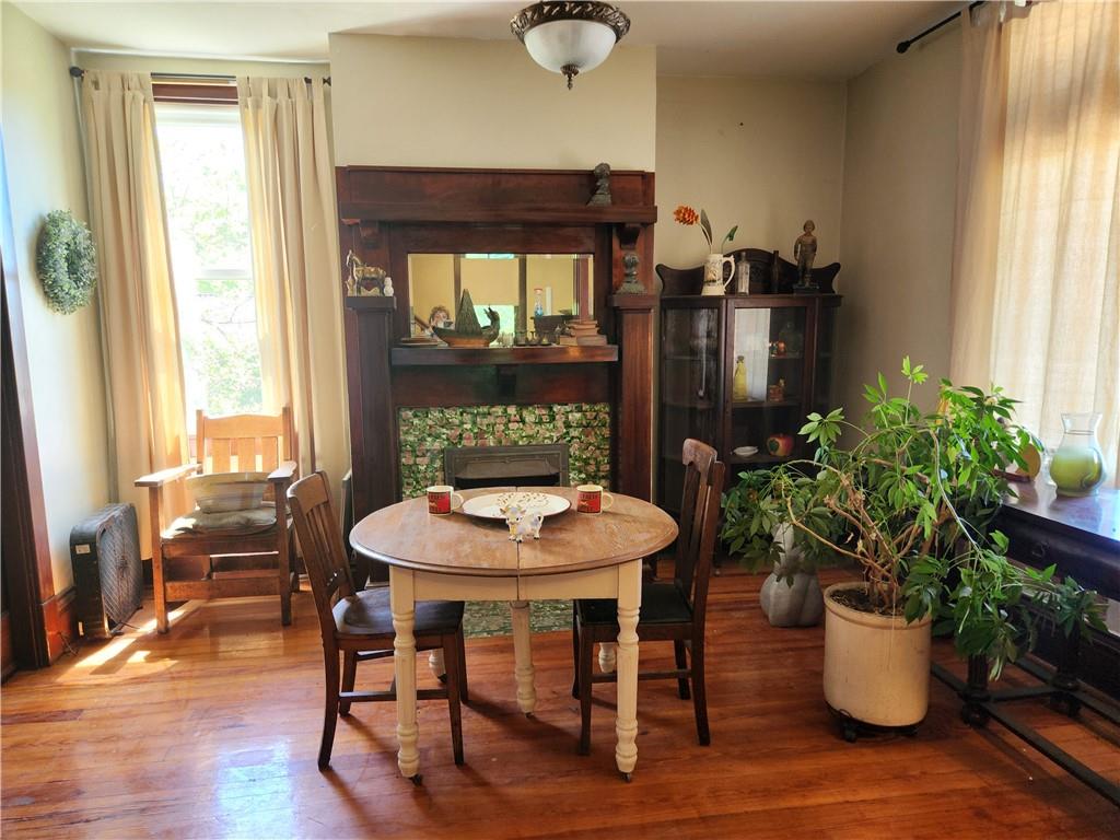The furnishings are included with this home.