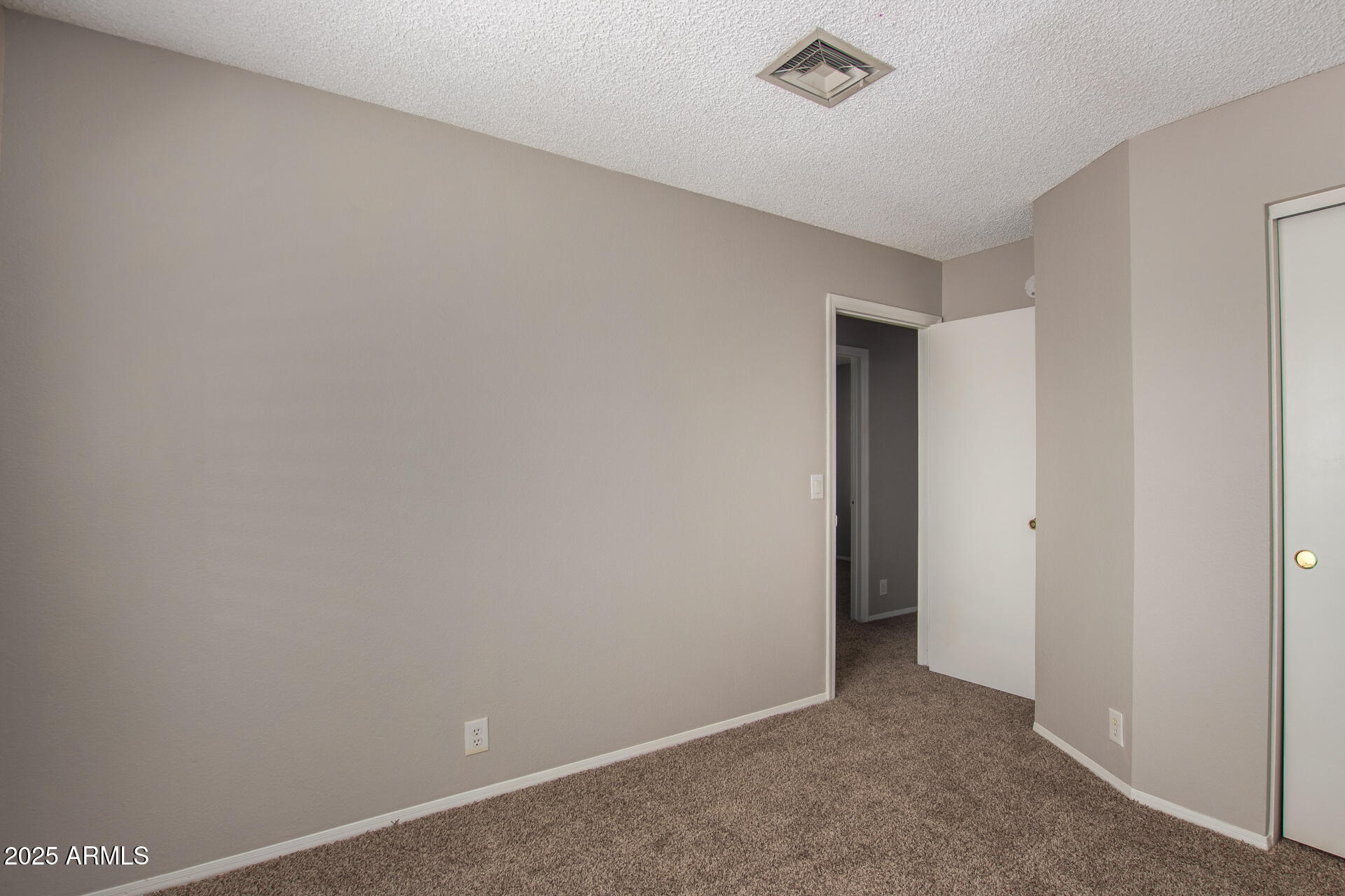 10015 North 66th Drive Glendale, AZ 85302 - Photo 10 of 20 a view of an empty room