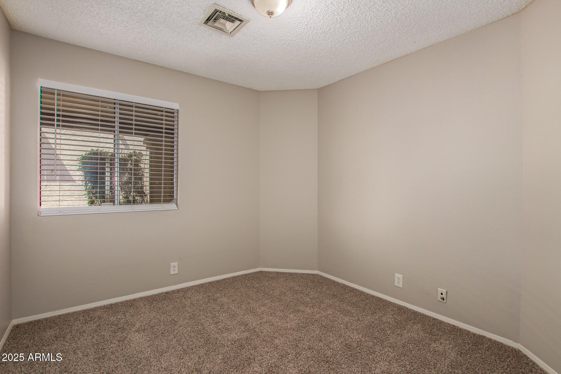 10015 North 66th Drive Glendale, AZ 85302 - Photo 12 of 20 an empty room with a window