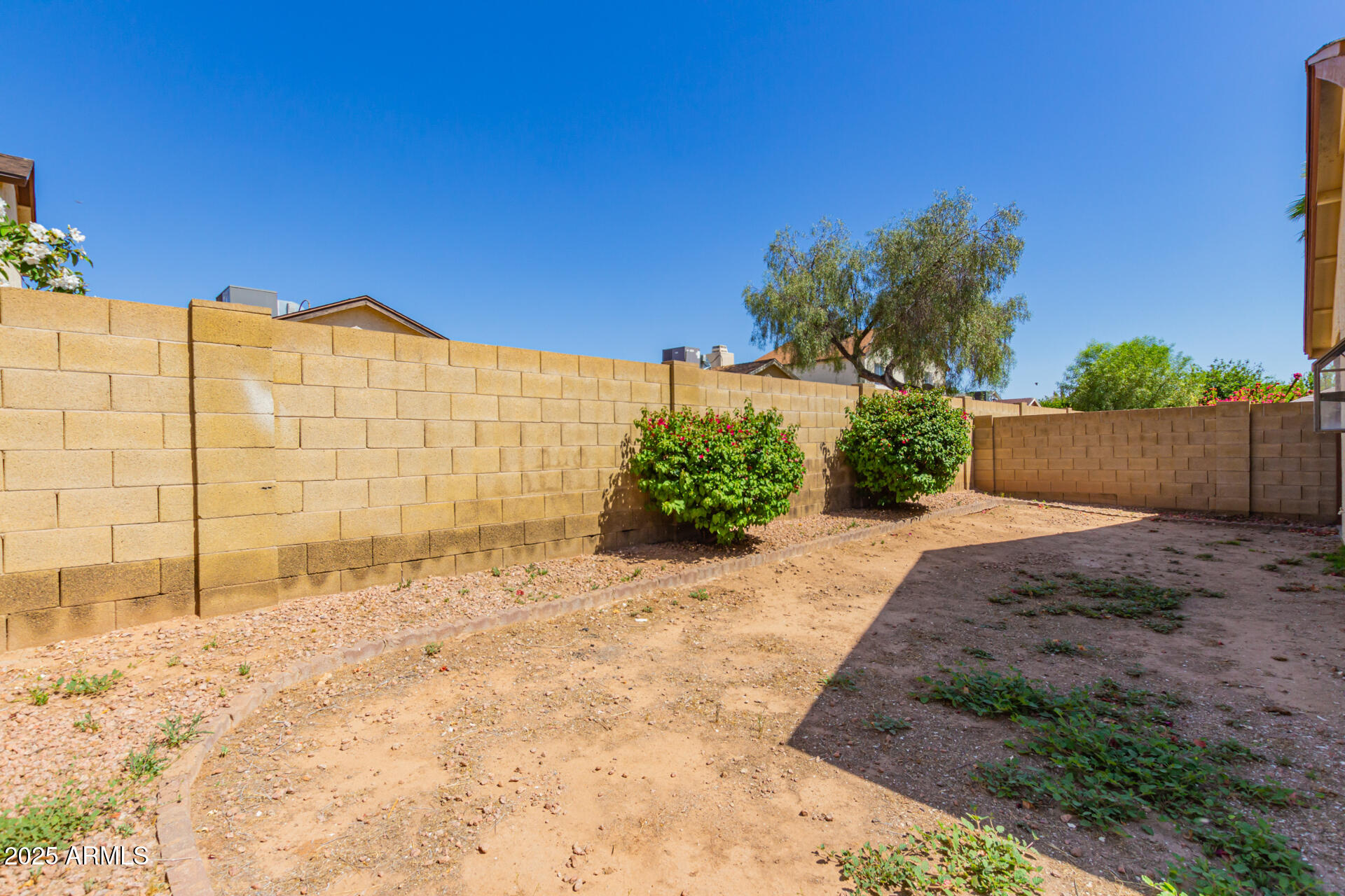 10015 North 66th Drive Glendale, AZ 85302 - Photo 19 of 20 a view of a large building