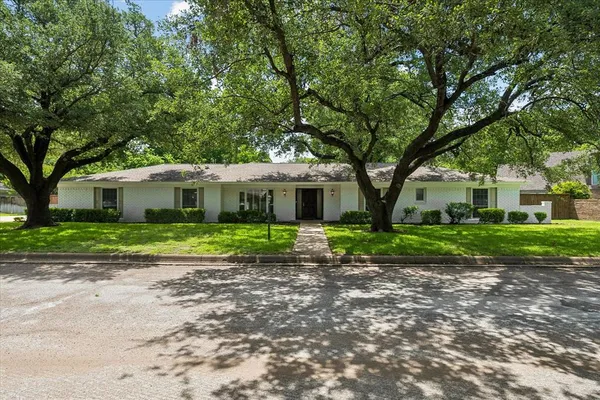 $650,000 | 4113 Ridglea Country Club Drive, Fort Worth, TX 76126
