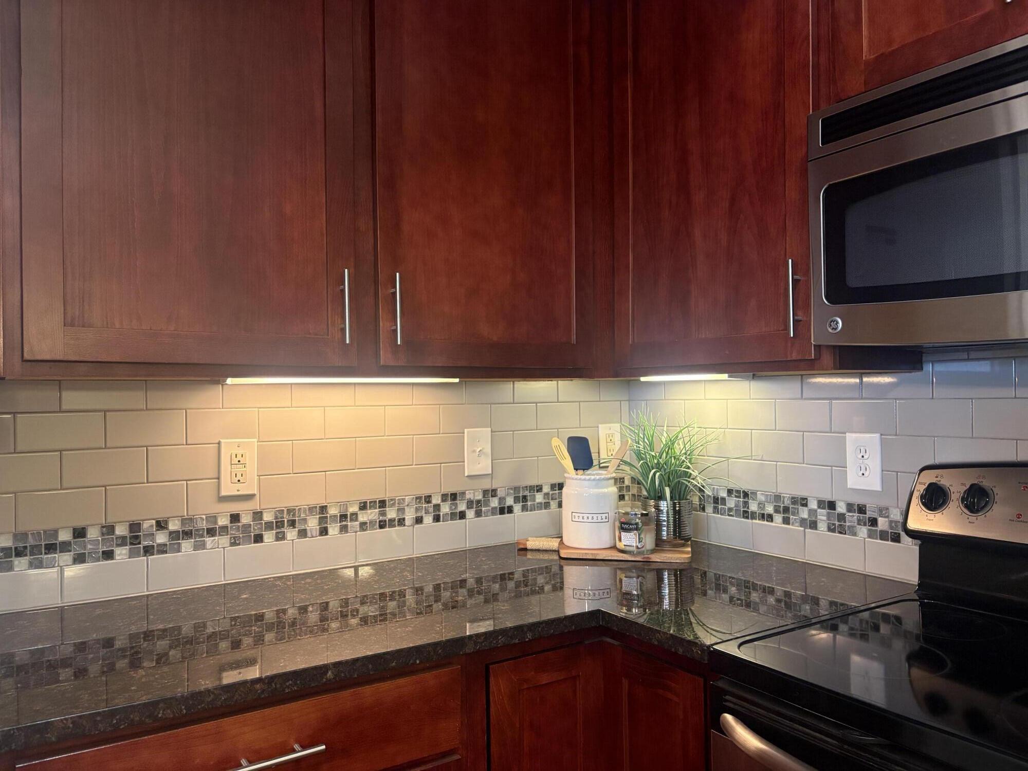 615 Ivy Ridge Drive Cold Spring, KY 41076 - Photo 10 of 29 Ceramic tile backsplash