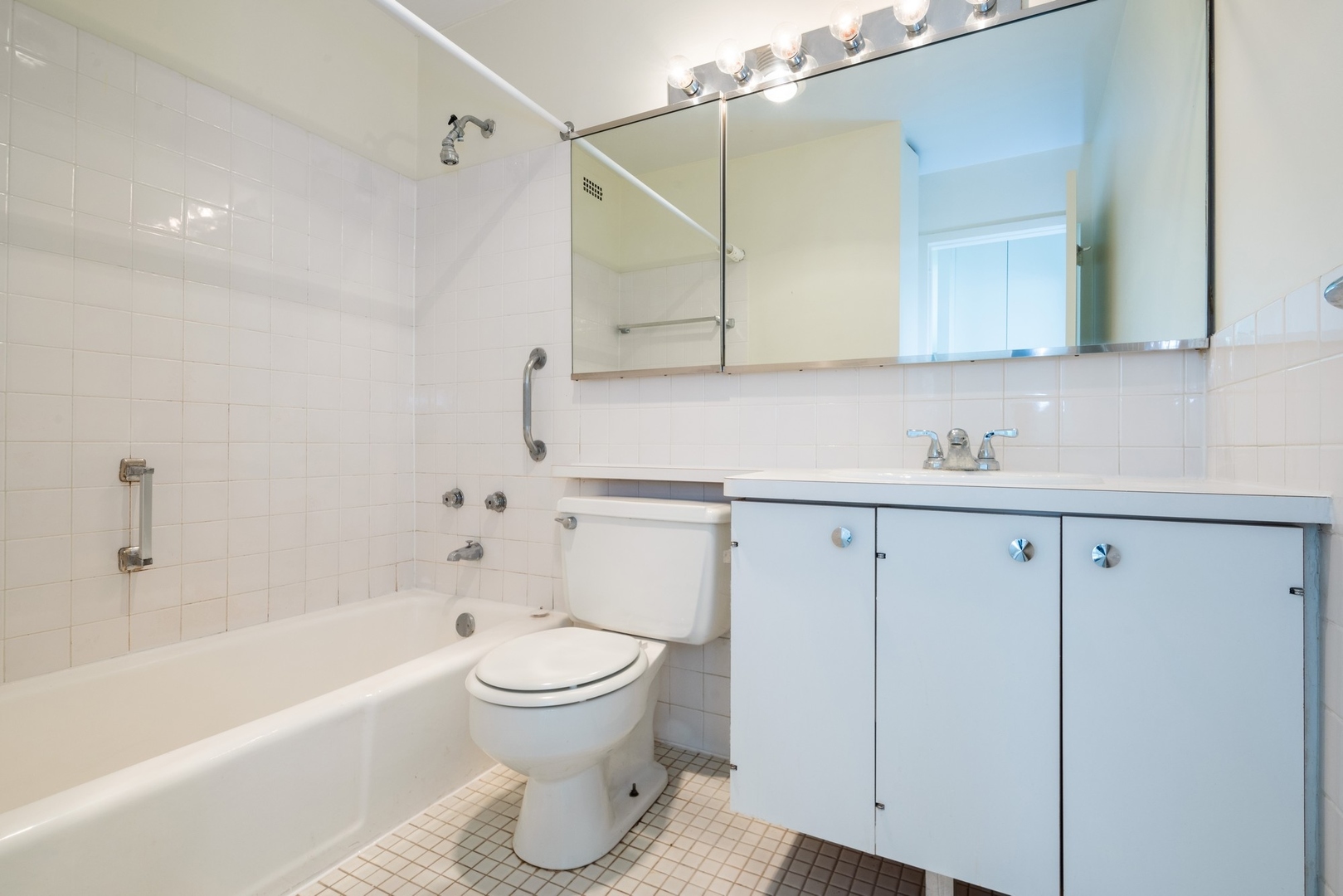 5455 North Sheridan Road, Unit 515 Chicago, IL 60640 - Photo 11 of 17