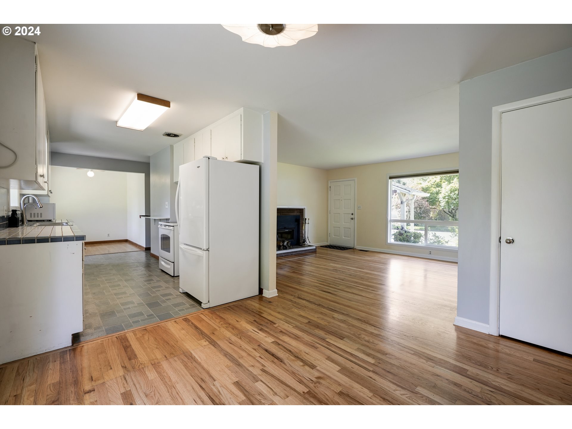 11575 Southwest 13th Street Beaverton, OR 97005 - Photo 15 of 36 Gallery Image 15