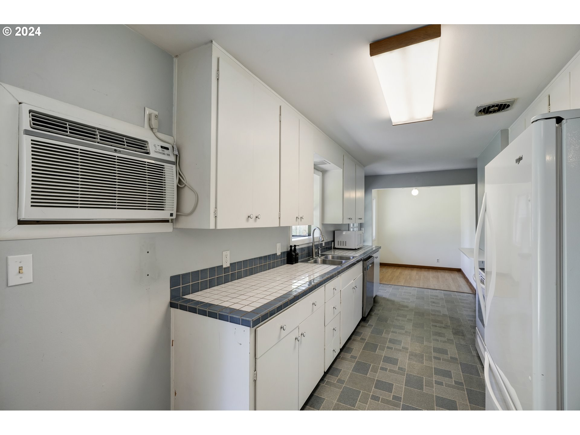 11575 Southwest 13th Street Beaverton, OR 97005 - Photo 16 of 36 Gallery Image 16