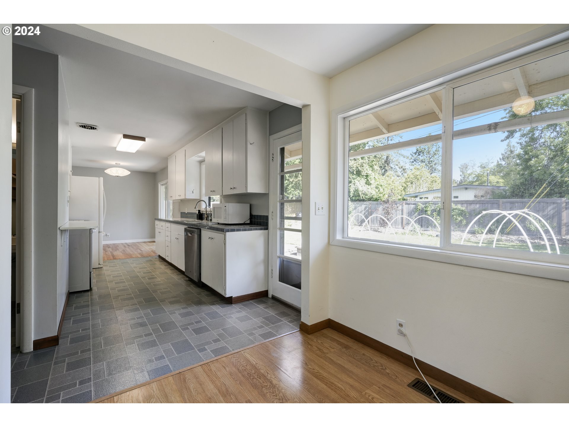 11575 Southwest 13th Street Beaverton, OR 97005 - Photo 17 of 36 Gallery Image 17