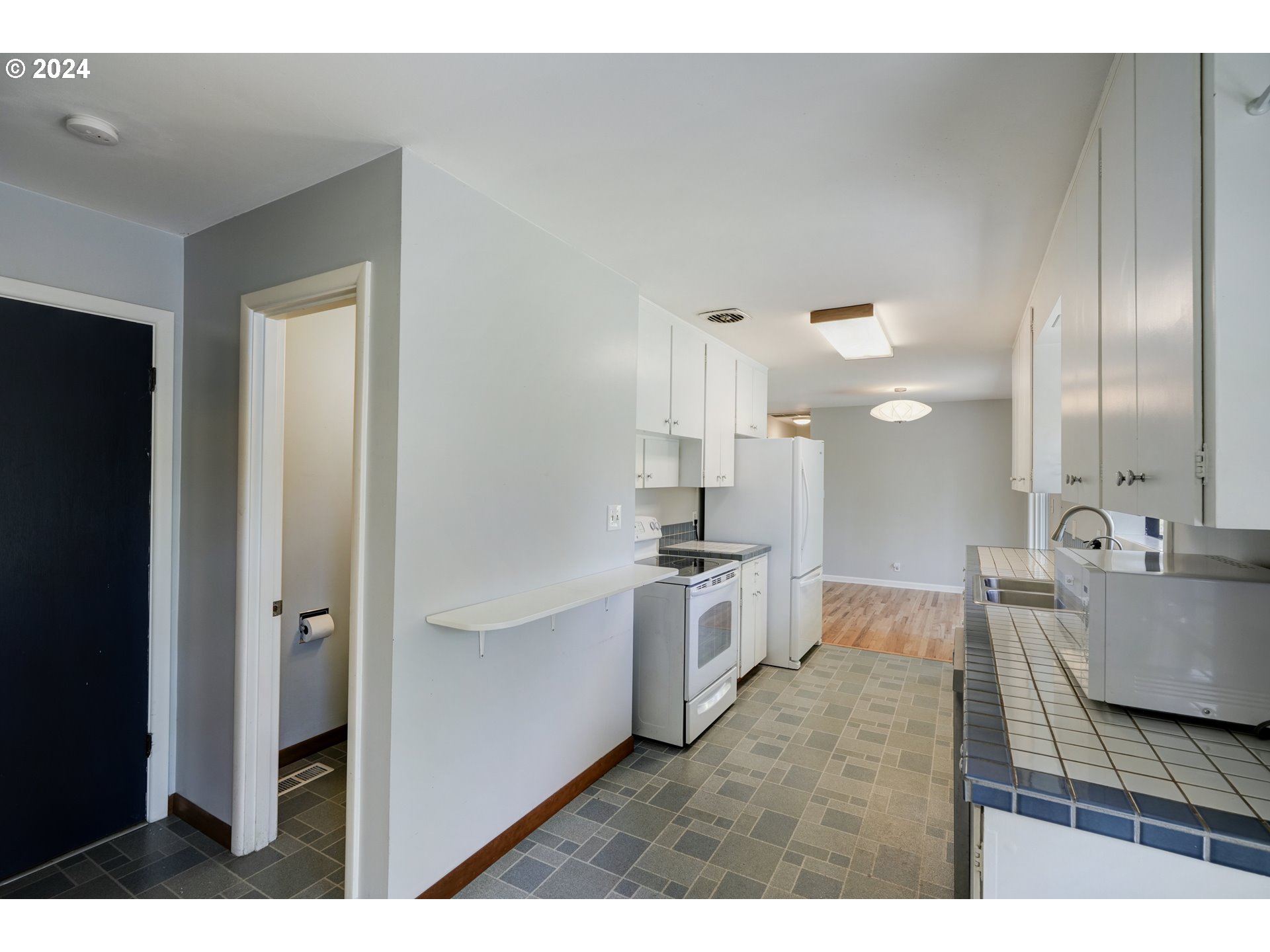 11575 Southwest 13th Street Beaverton, OR 97005 - Photo 19 of 36 Gallery Image 19