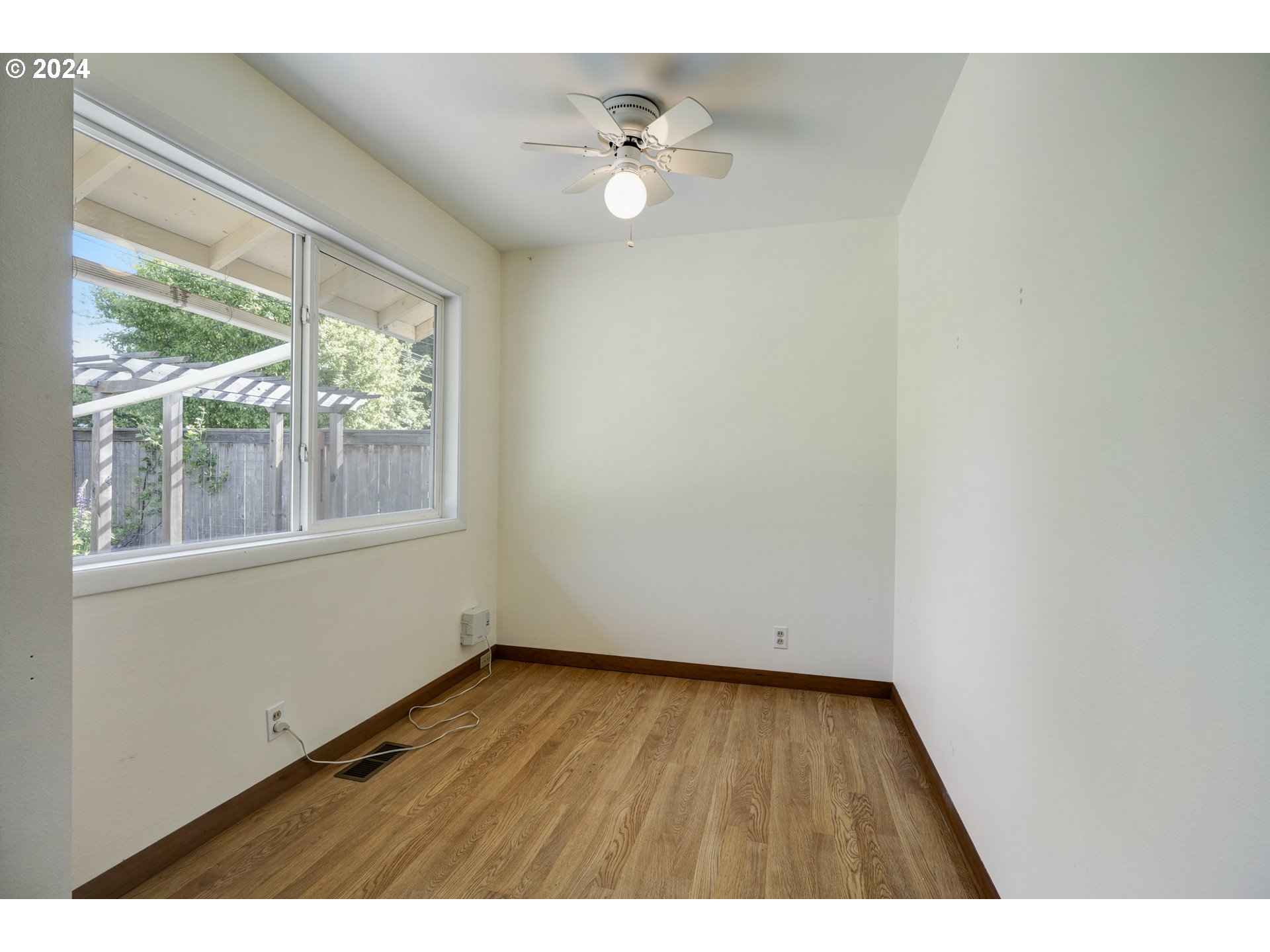 11575 Southwest 13th Street Beaverton, OR 97005 - Photo 6 of 36 Gallery Image 6