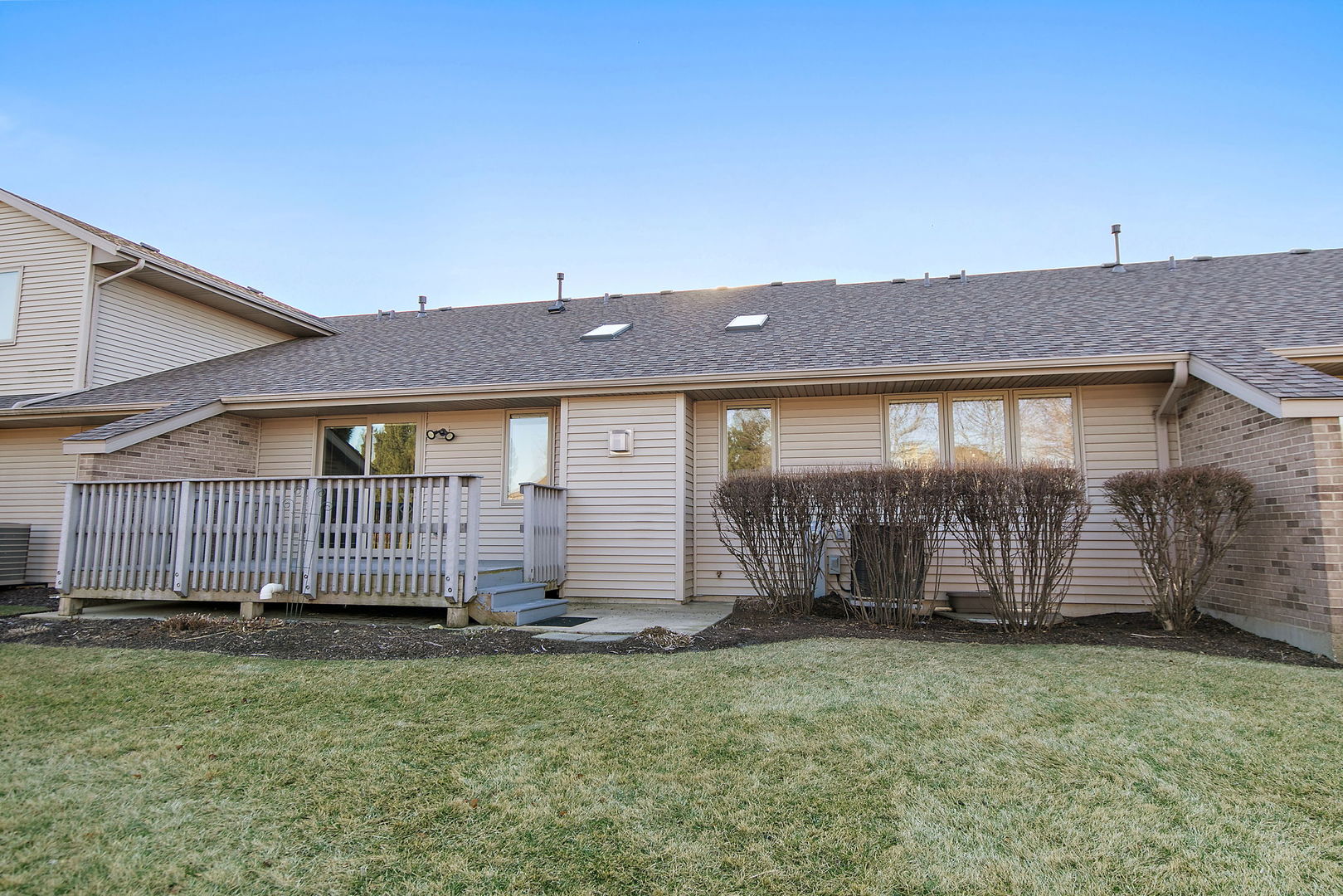 543 Brant Circle DeKalb, IL 60115 - Photo 28 of 28 front view of a house with a yard