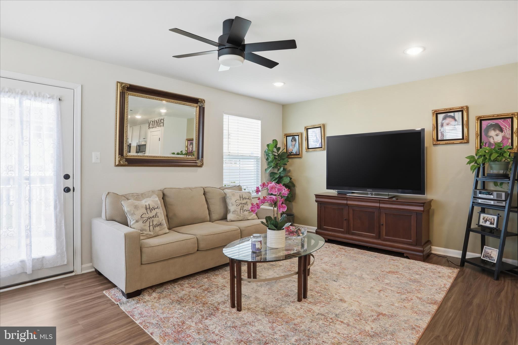 35 Thrower Road Hedgesville, WV 25427 - Photo 15 of 36 Living room