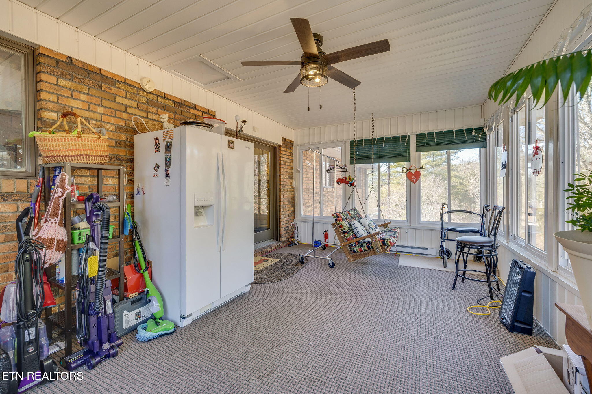 929 Nantucket Avenue Mount Carmel, TN 37645 - Photo 4 of 32 034