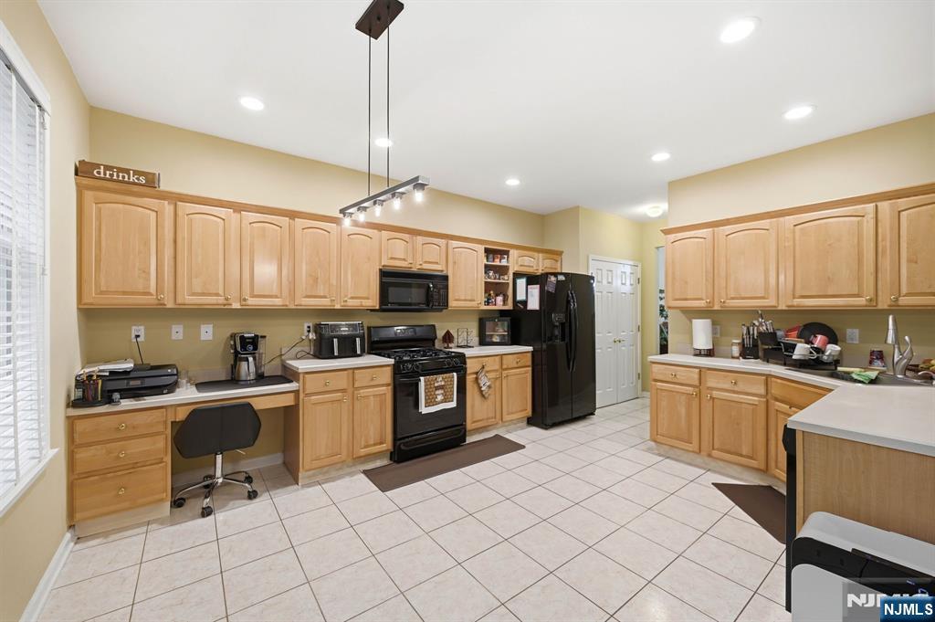 75 Spring Hill Circle Wayne, NJ 07470 - Photo 11 of 25