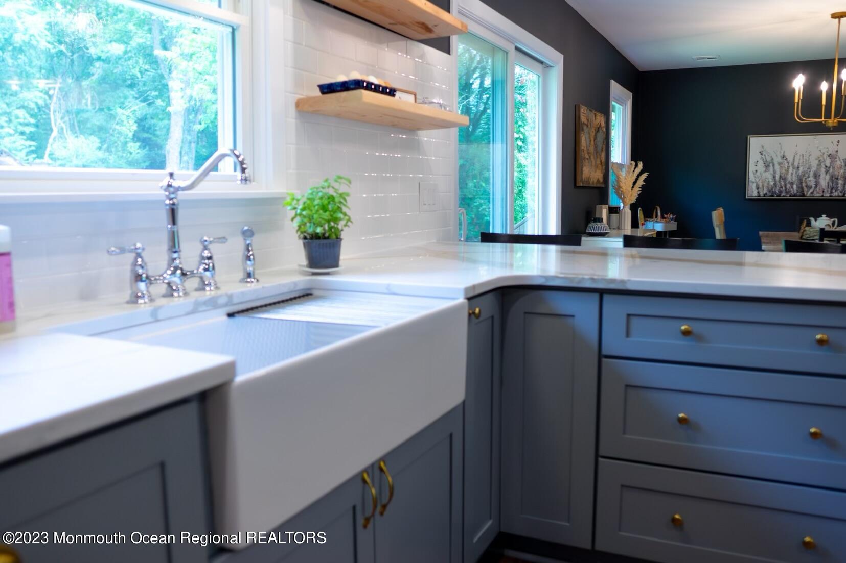 QUARTZ COUNTERTOPS