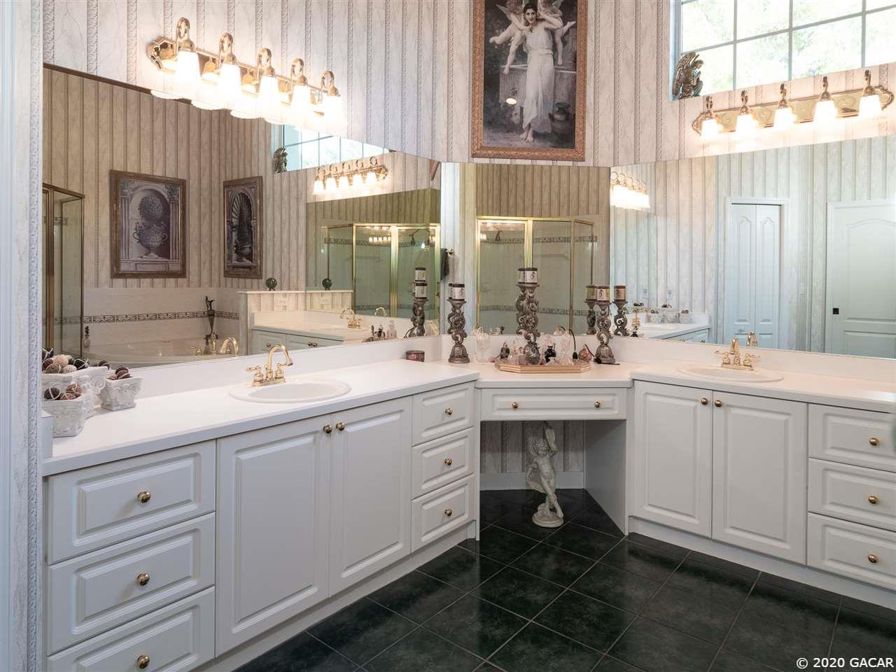 8327 Southwest 17th Lane Gainesville, FL 32607 - Photo 16 of 30 Gallery Image 16