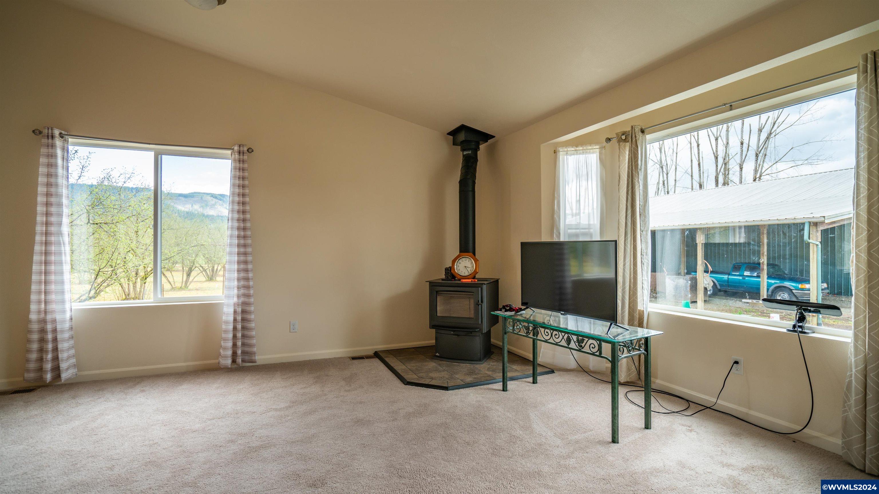 37082 Goats Road Springfield, OR 97478 - Photo 5 of 35