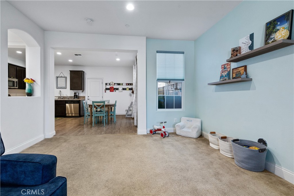 9354 Riberena Circle Atascadero, CA 93422 - Photo 20 of 47 a room with furniture and a flat screen tv