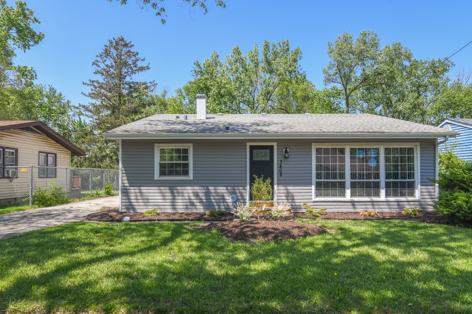 3402 Roesner Drive Markham, IL 60428 - Photo 1 of 23 front view of a house with a yard