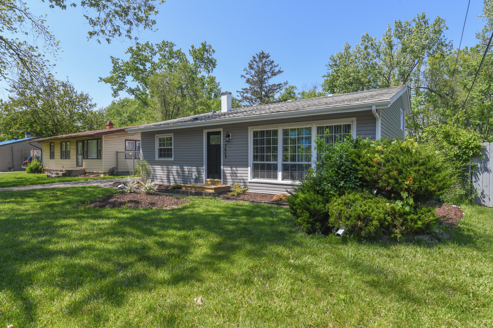 3402 Roesner Drive Markham, IL 60428 - Photo 2 of 23 a front view of house with yard patio and green space