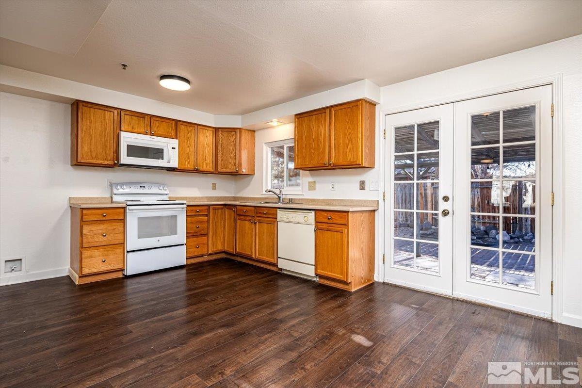 4560 Noche Lane Reno, NV 89502 - Photo 6 of 23 Photo 6