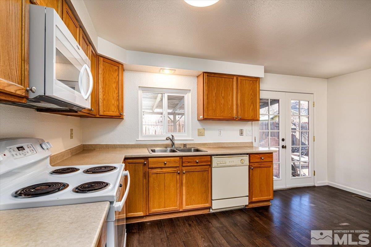 4560 Noche Lane Reno, NV 89502 - Photo 8 of 23 Photo 8