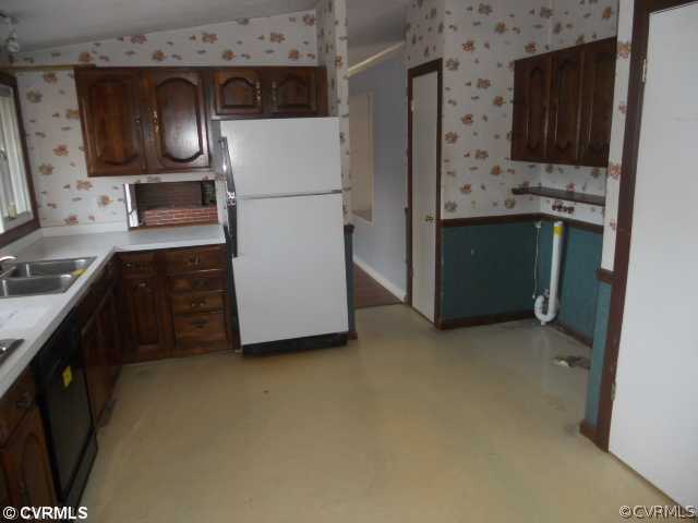 8000 Camellia Road Norfolk, VA 23518 - Photo 8 of 22 Kitchen