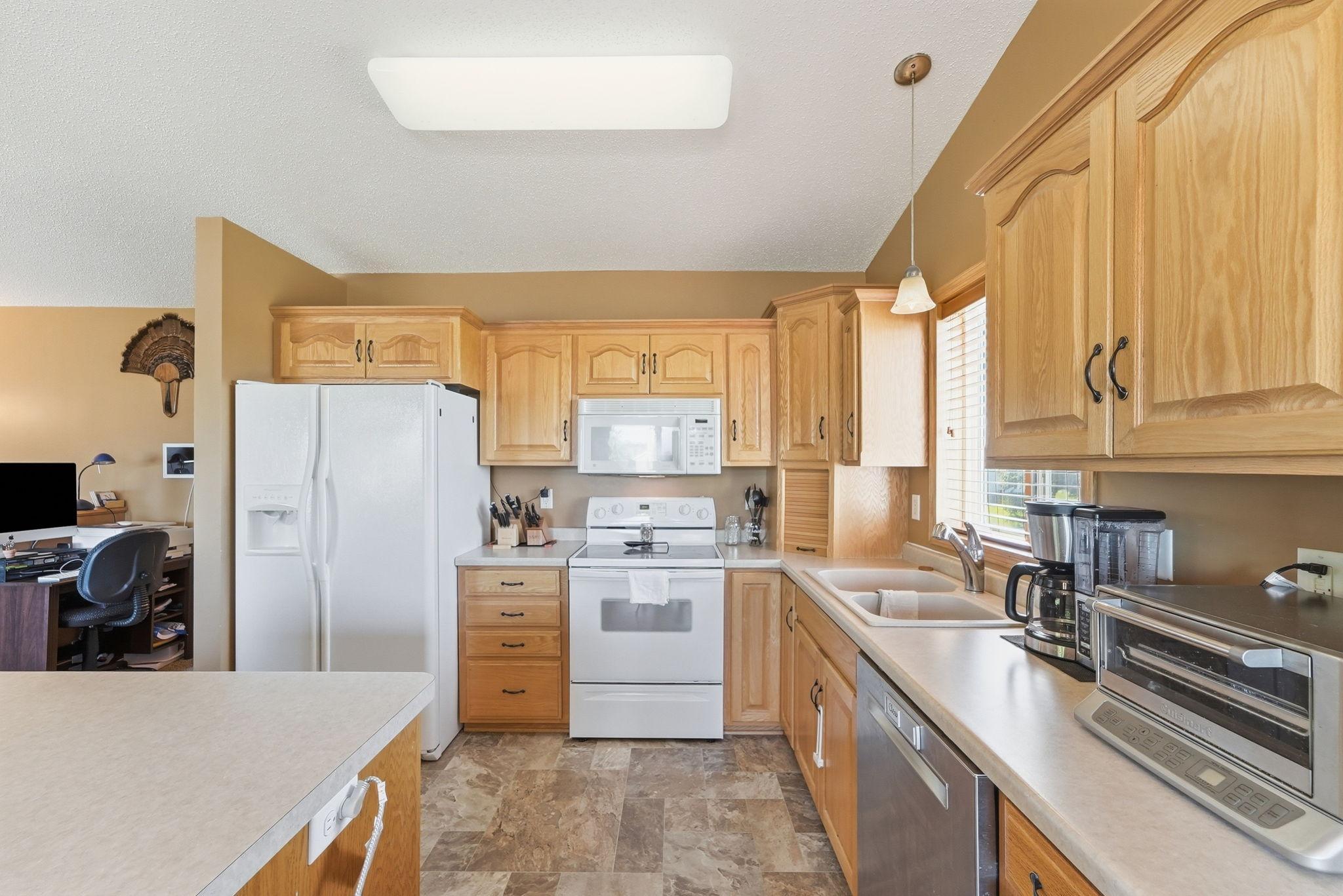 121 Shire Road Watkins, MN 55389 - Photo 11 of 35