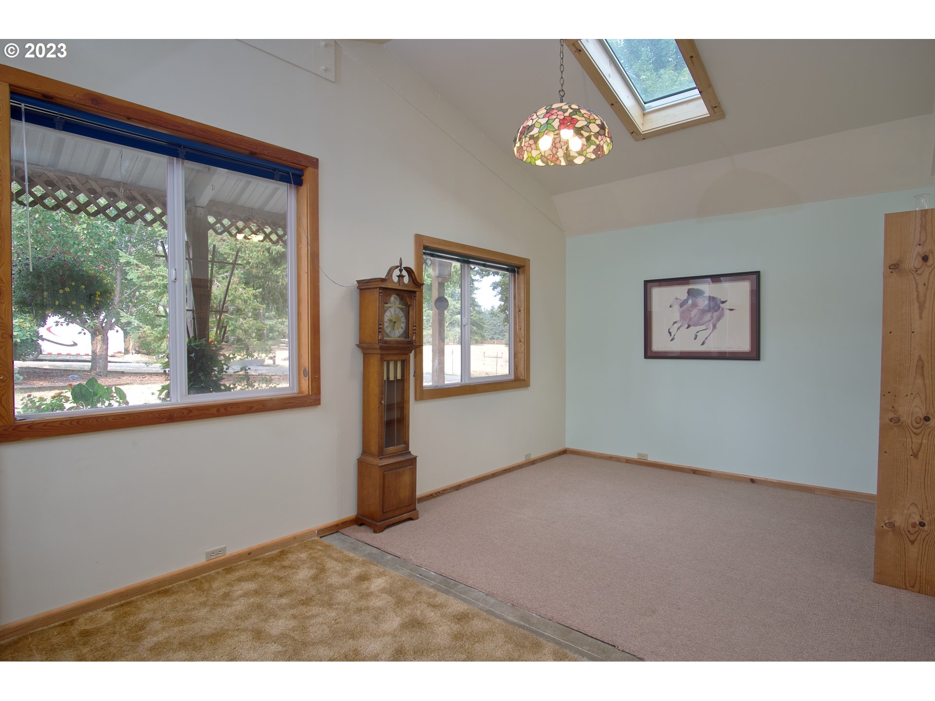 21976 South Ridge Road Oregon City, OR 97045 - Photo 7 of 36 Living Room