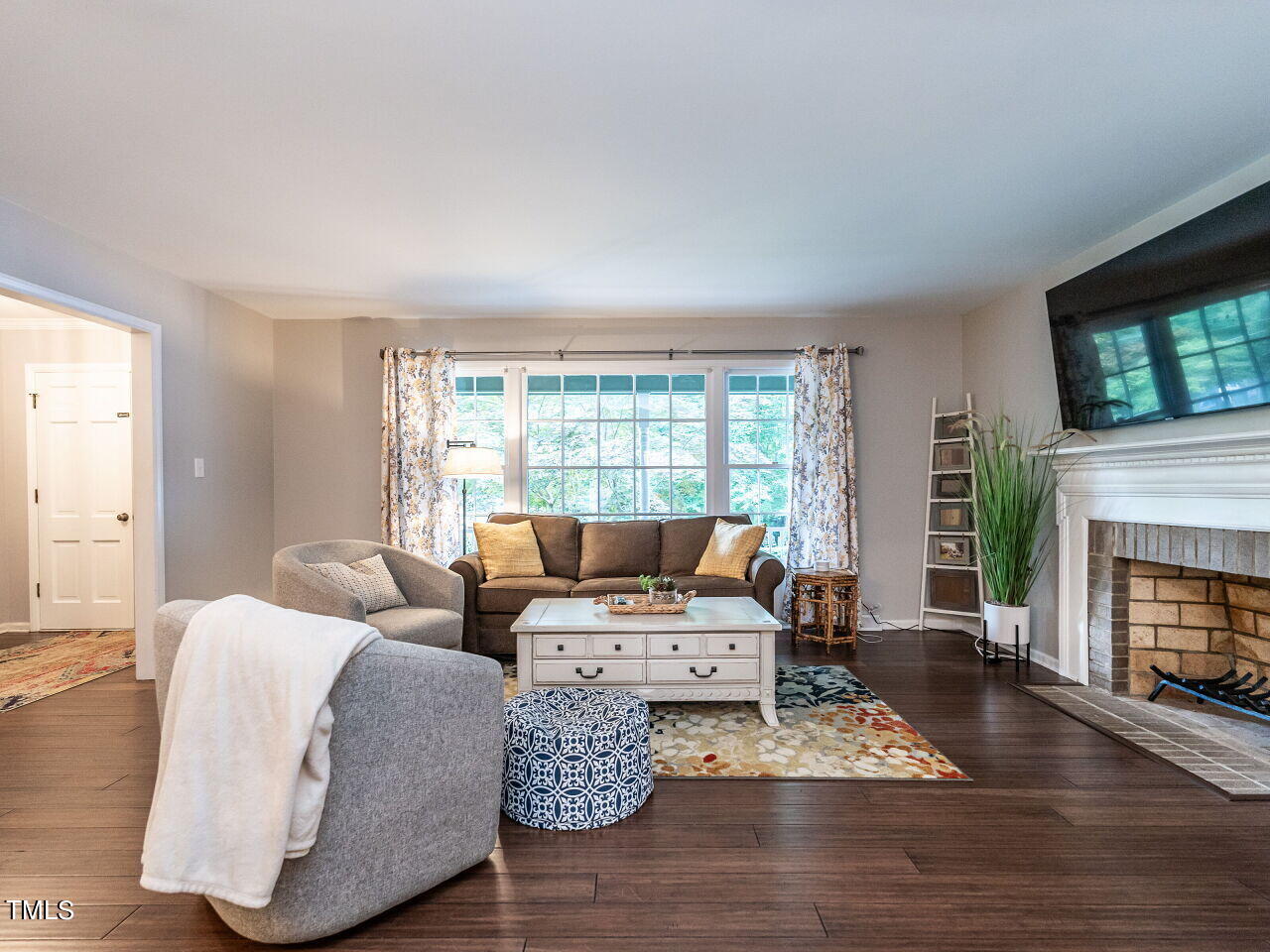 1713 Medfield Road Raleigh, NC 27607 - Photo 19 of 41 008-1280x960-living-room