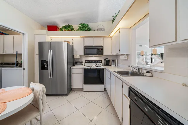 $299,000 | 8030 Springside Court, Unit D, Boca Raton, FL 33496