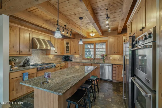 $1,799,000 | 168 Rockfish Point, New Tazewell, TN 37825