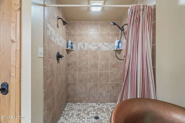 $1,799,000 | 168 Rockfish Point, New Tazewell, TN 37825