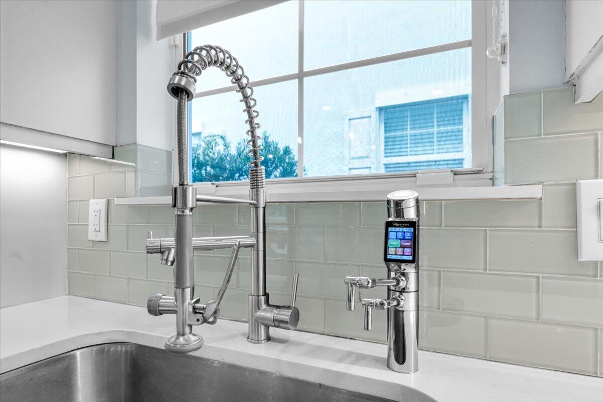 120 West Bay Cedar Circle Jupiter, FL 33458 - Photo 11 of 33 a bathroom with a tub and shower