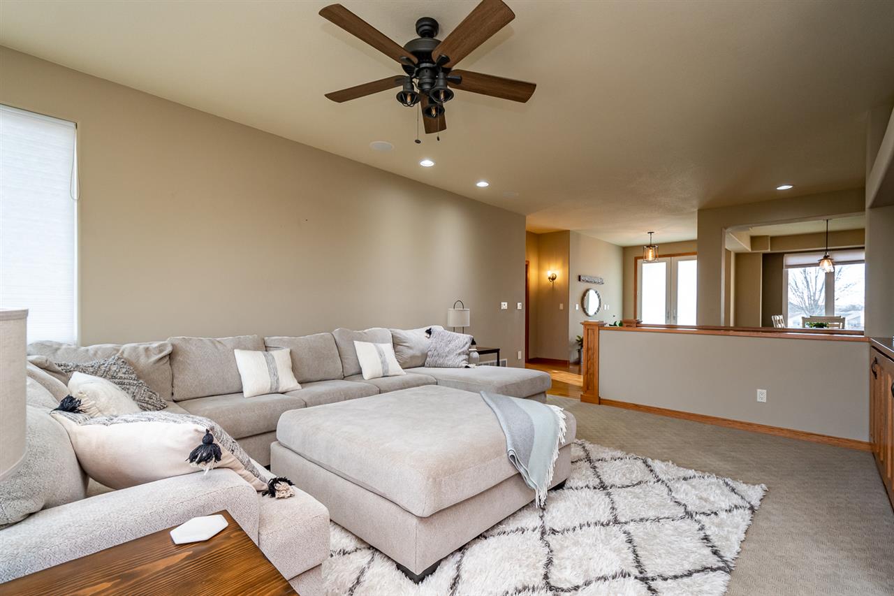 6025 Winslow Road Marion, IA 52302 - Photo 4 of 34 Gallery Image 4