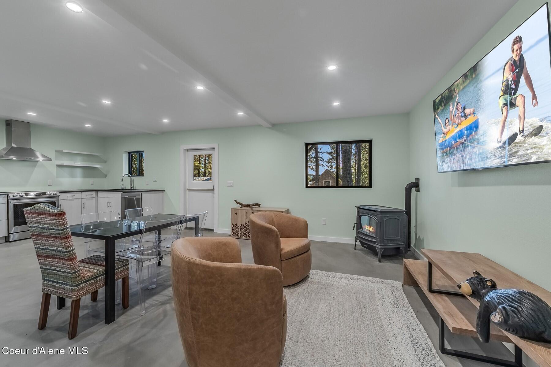 18352 South Crossbill Road Coeur D'Alene, ID 83814 - Photo 18 of 29 Nice private lock off unit.