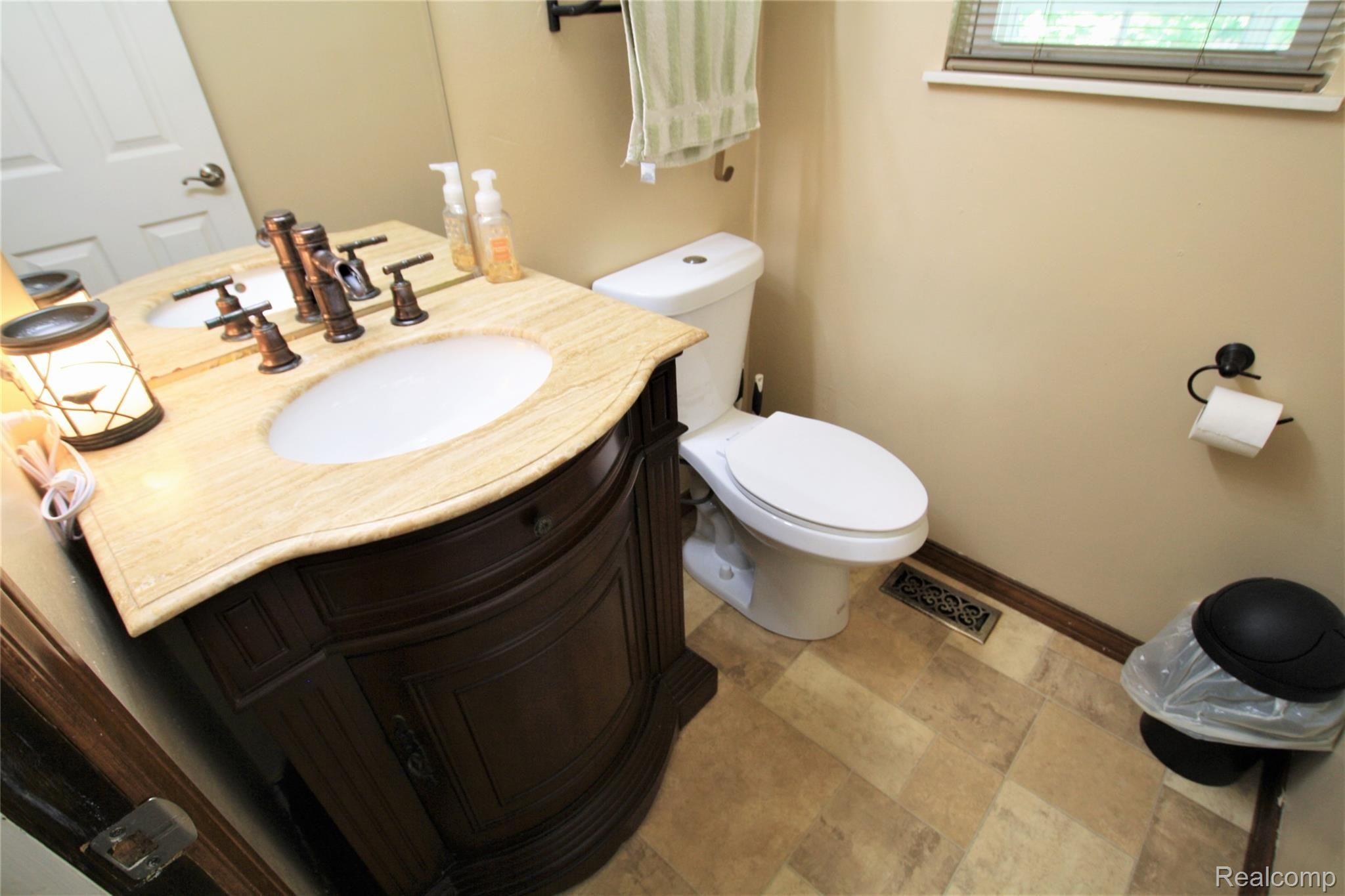 1087 Stonehenge Road Flint, MI 48532 - Photo 17 of 31 IMG_1740.JPG
