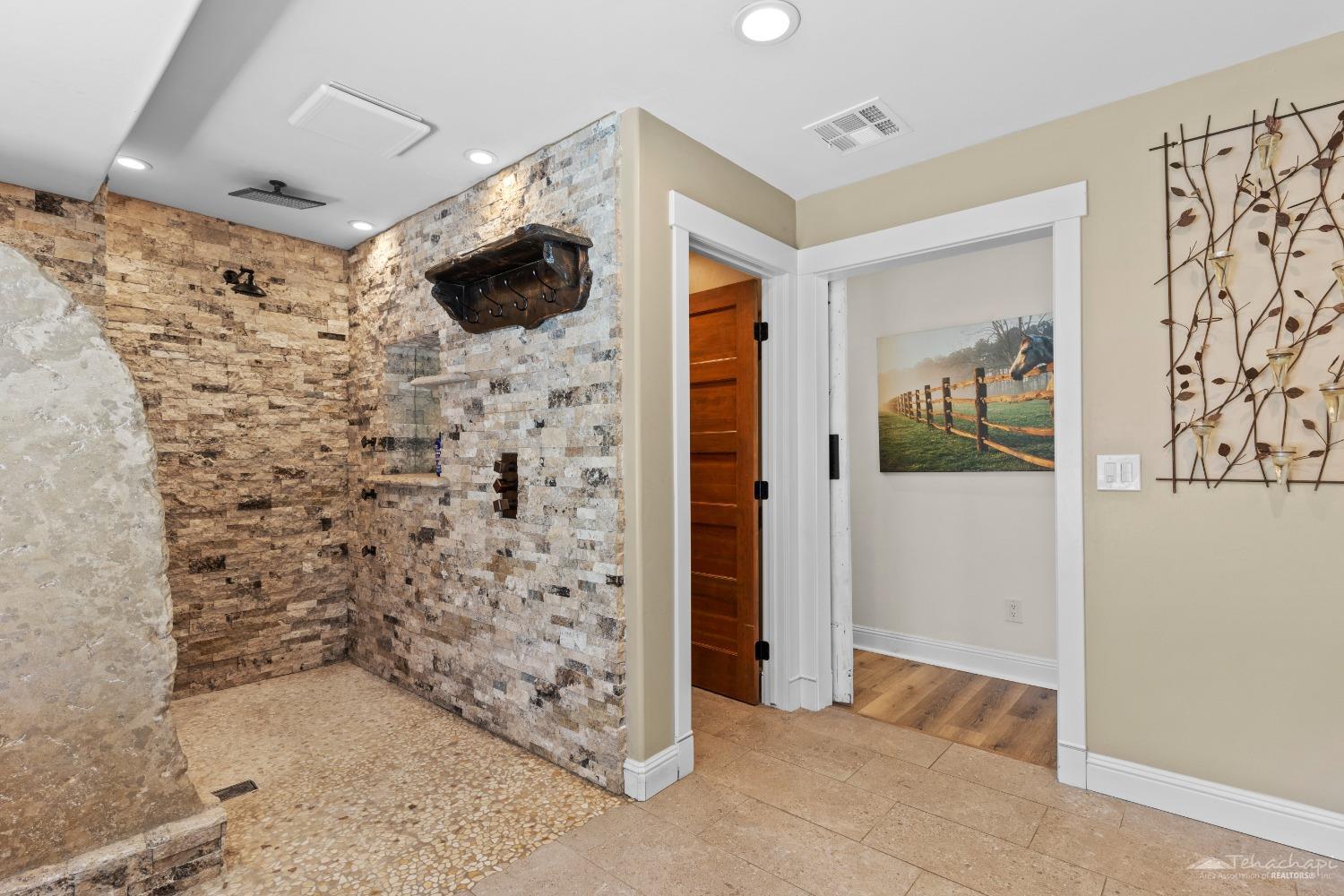 27501 Cumberland Road Tehachapi, CA 93561 - Photo 25 of 39 Main house - primary bathroom