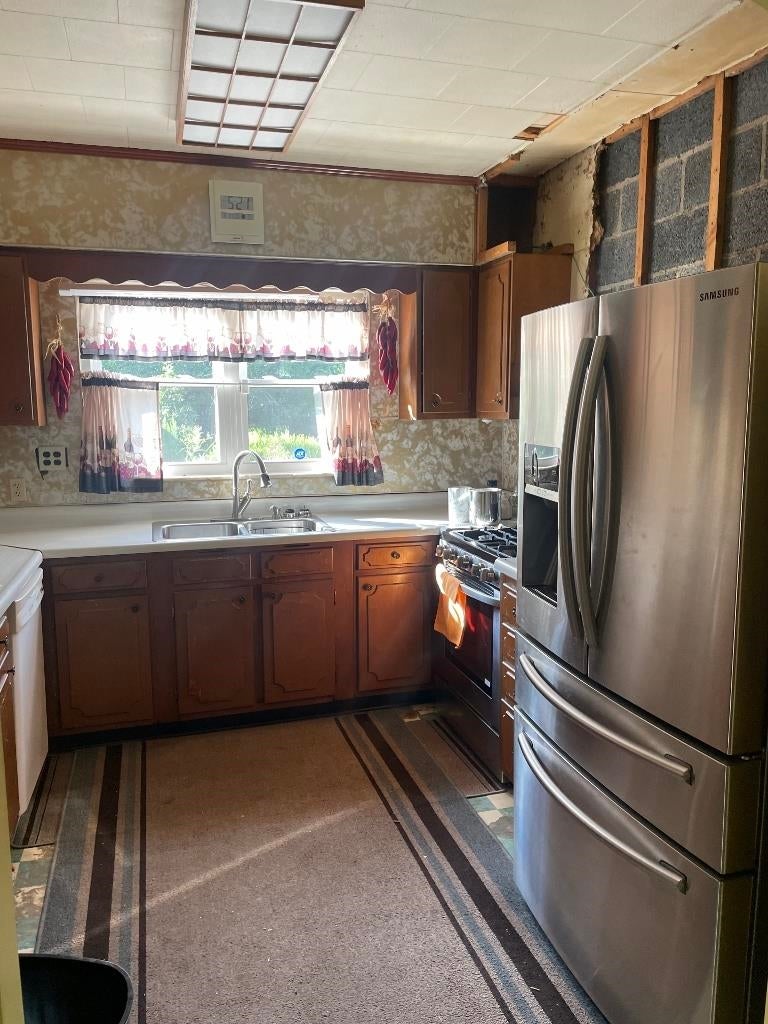 1202 Rock Camp Road Milton, WV 25541 - Photo 4 of 13 Gallery Image 4