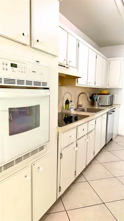 $3,550 | 1880 South Treasure Drive, Unit 3A, North Bay Village, FL 33141