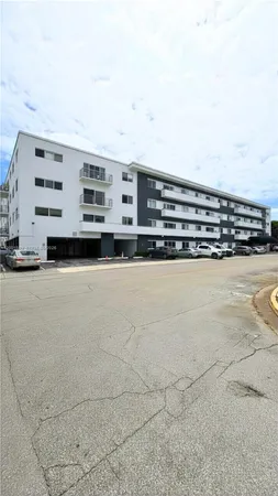 $3,550 | 1880 South Treasure Drive, Unit 3A, North Bay Village, FL 33141