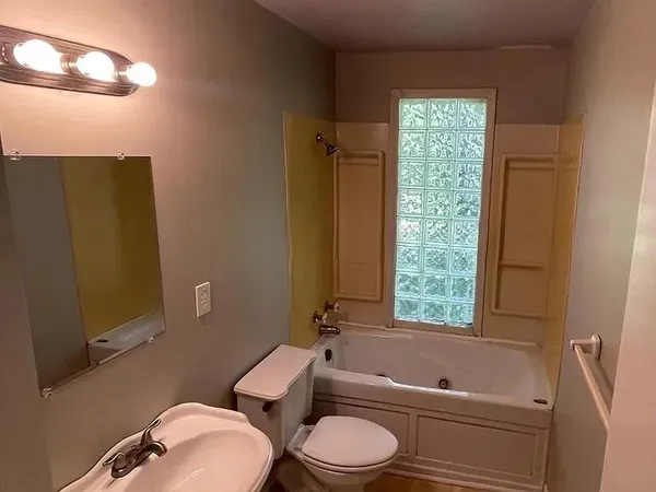 $195,000 | 702 Park Circle, Belton, MO 64012