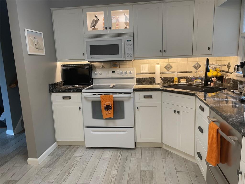 313 Pine Drive New Stanton, PA 15672 - Photo 14 of 41 a kitchen with a stove and a microwave