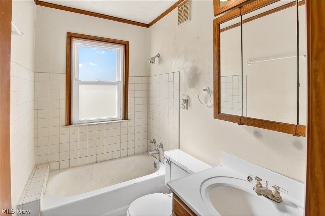 1516 Sunview Road Cleveland, OH 44124 - Photo 12 of 37 Gallery Image 12