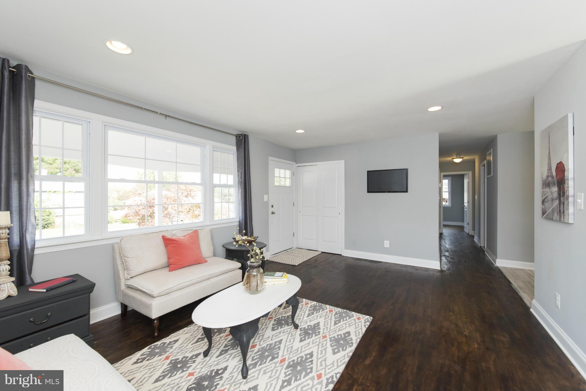 6705 Fordcrest Road Baltimore, MD 21237 - Photo 10 of 30 a living room with furniture and wooden floor